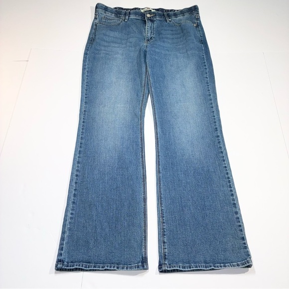 Levi's 525 Perfect Waist Boot Cut Women's Jeans Size 16 
Medium wash - Picture 1 of 7